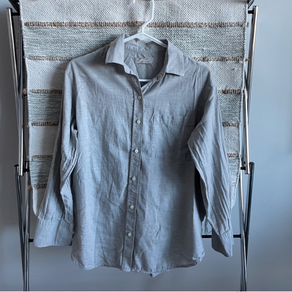 Everlane lightweight cotton button down in gray